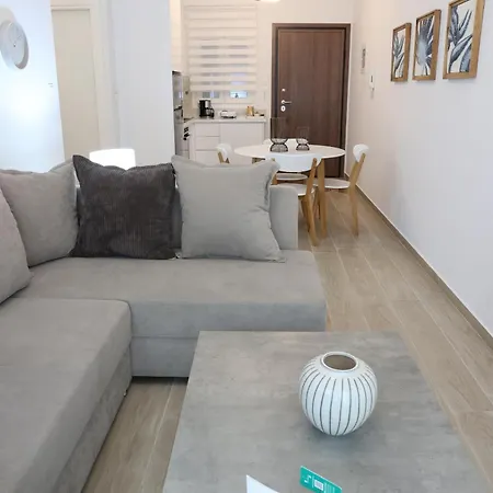 Iliana's 2 Apartment